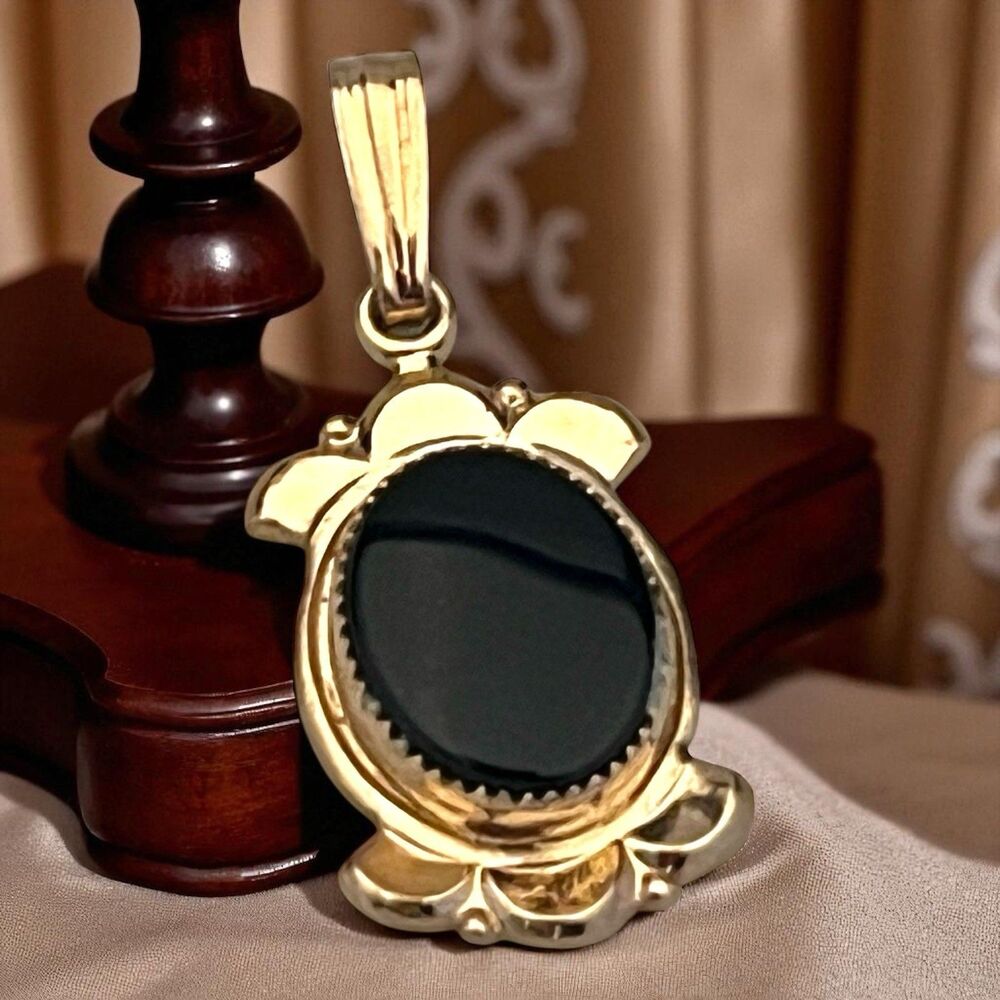 Vintage 1950s Black Onyx Pendant Gold Filled Scalloped Frame Mid Century - 7S